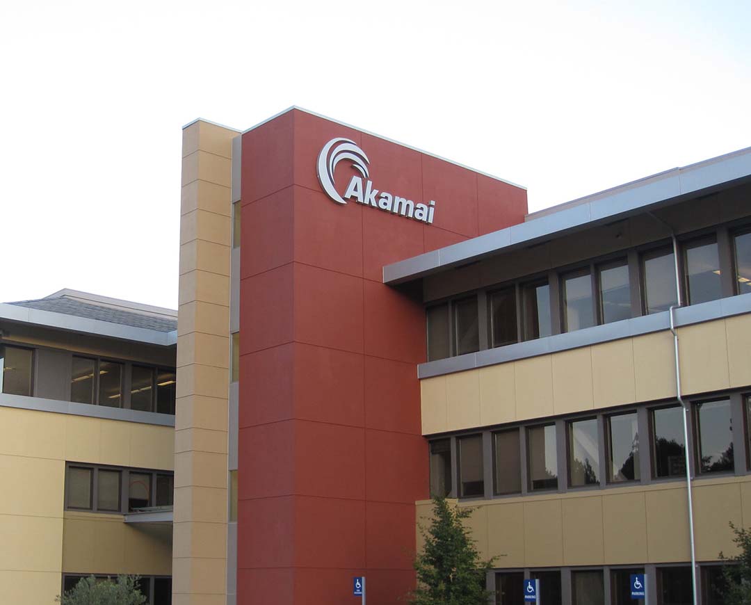 Akamai DNS global outage takes down major websites, online services.